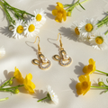 Elfenbein mit Gänseblümchen