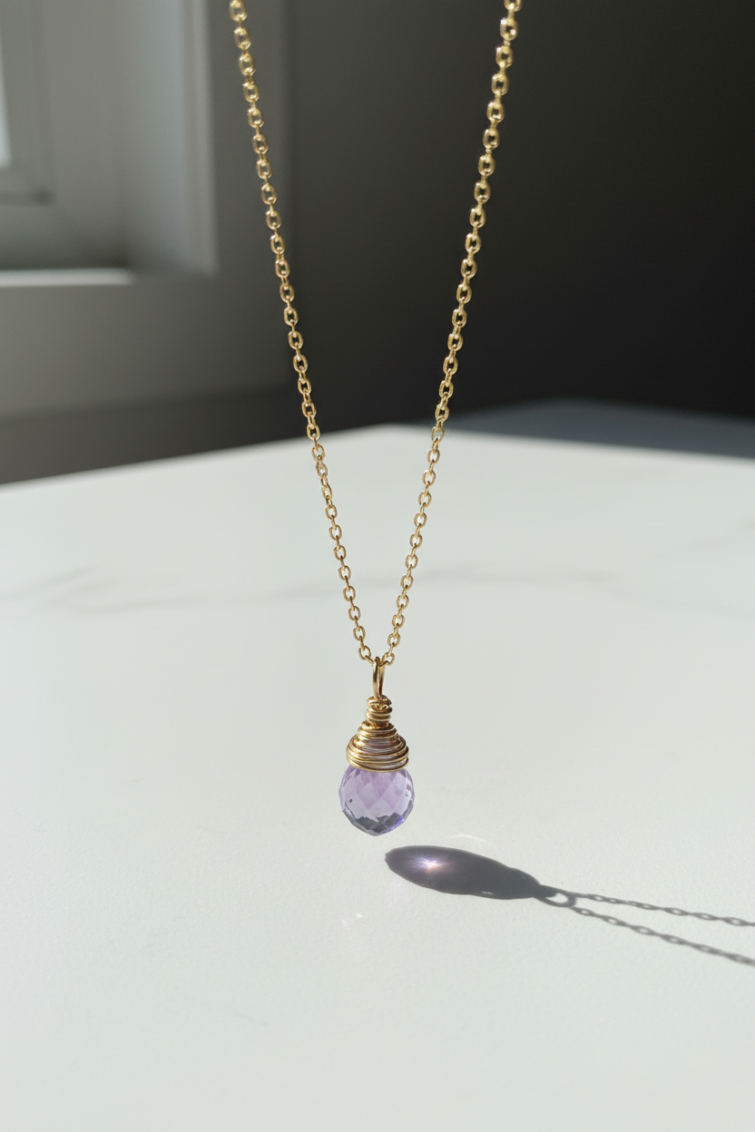 Halskette mit strahlender Perle